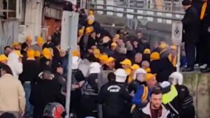 Çağlayan Adliyesi’nde gergin anlar: Taksiciler ile polis karşı karşıya