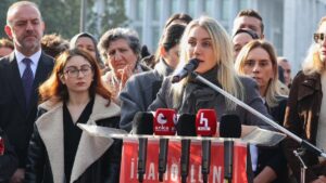 Dilek İmamoğlu: Bunlarla mı övüneceğiz?