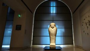 Dünyanın en çok ziyaret edilen müzesinde bir skandal daha