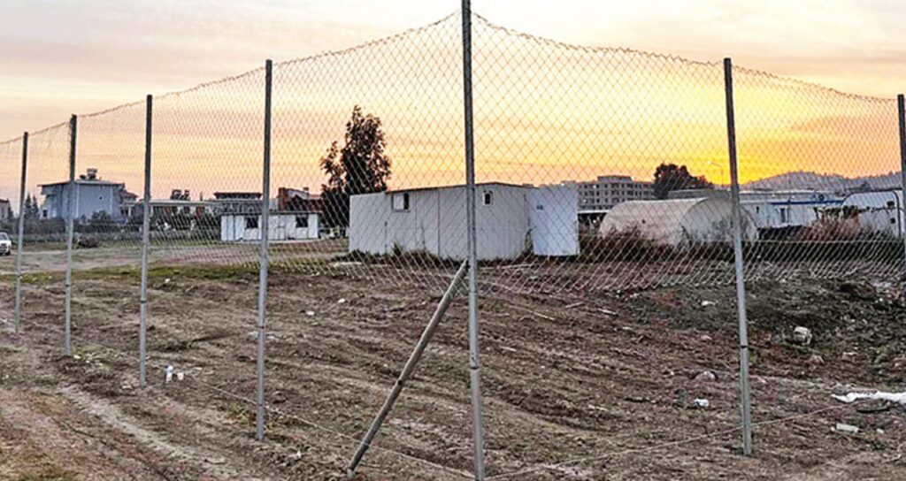 Erdoğan görmesin diye konteyner kente perde