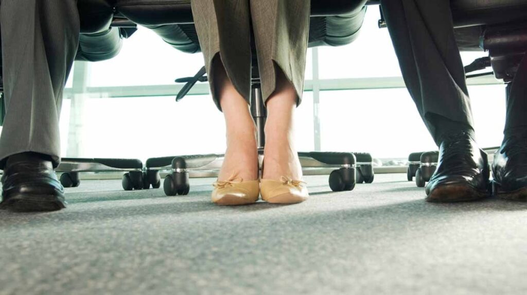 Farkında olmadan bacak sallamak, vücudumuza meğer hiç akla gelmeyen bir fayda sağlıyormuş!