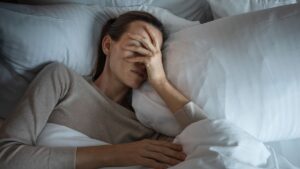 Gece yarısı durmadan uyanıyor musunuz? Uzmanından altın değerinde öneri