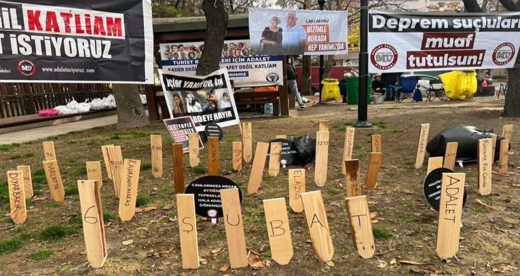 Halkın gücü geri adım attırdı