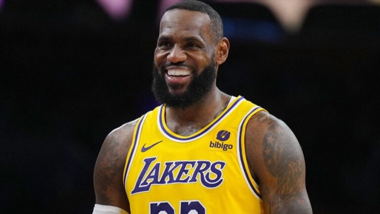 LeBron James 18 yıllık tarihi serisini son anda uzattı