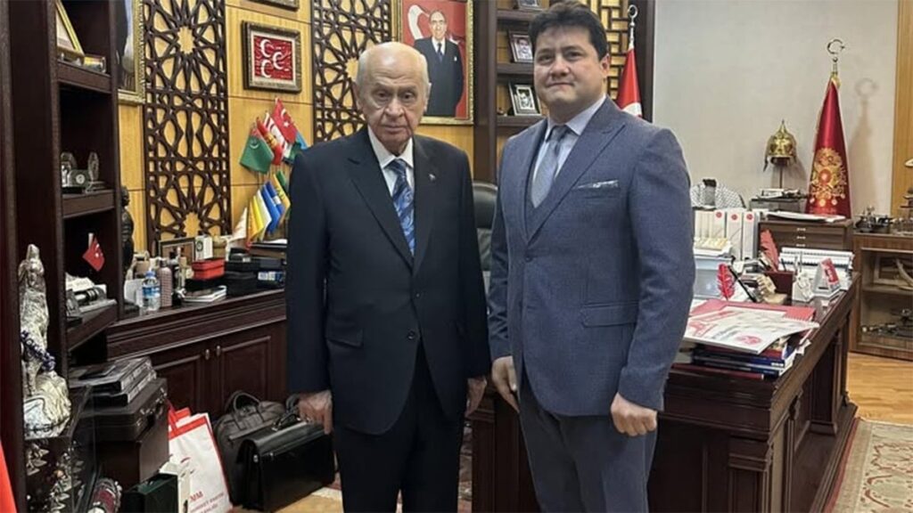 MHP’li Derviş Aynacı: Karı kıyafetiyle oynamayı meslek edindiririz