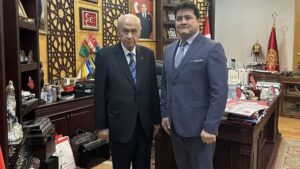 MHP’li Derviş Aynacı: Karı kıyafetiyle oynamayı meslek edindiririz