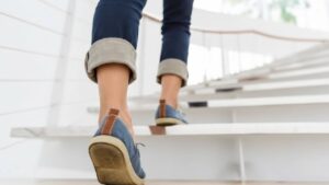 Merdiveni bu şekilde çıkmanın şaşırtıcı etkisi: Yapan kronik hastalıklara yakalanmıyor