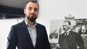 Mülakatta önü kesilen şampiyon hukukçu