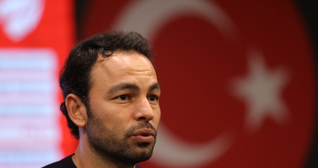 Selçuk İnan: Normal şartlarda sadece 1 Türk oyuncu alabiliyoruz