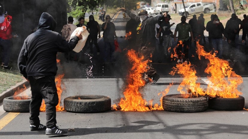 Trump’ın gözünü diktiği ülkede Başkan, ‘darbe teşebbüsüne’ karşı halkı sokağa çağırdı
