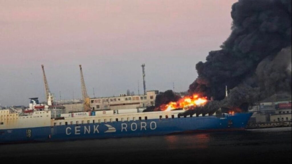 Ukrayna seferi yapan Türk gemisi vuruldu