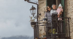 İnsandan çok kedinin olduğu köyde, 30 yıl sonra ilk kez bebek doğdu